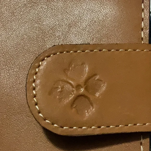 Patricia Nash Leather Wallet. Hazelnut - Picture 6 of 9